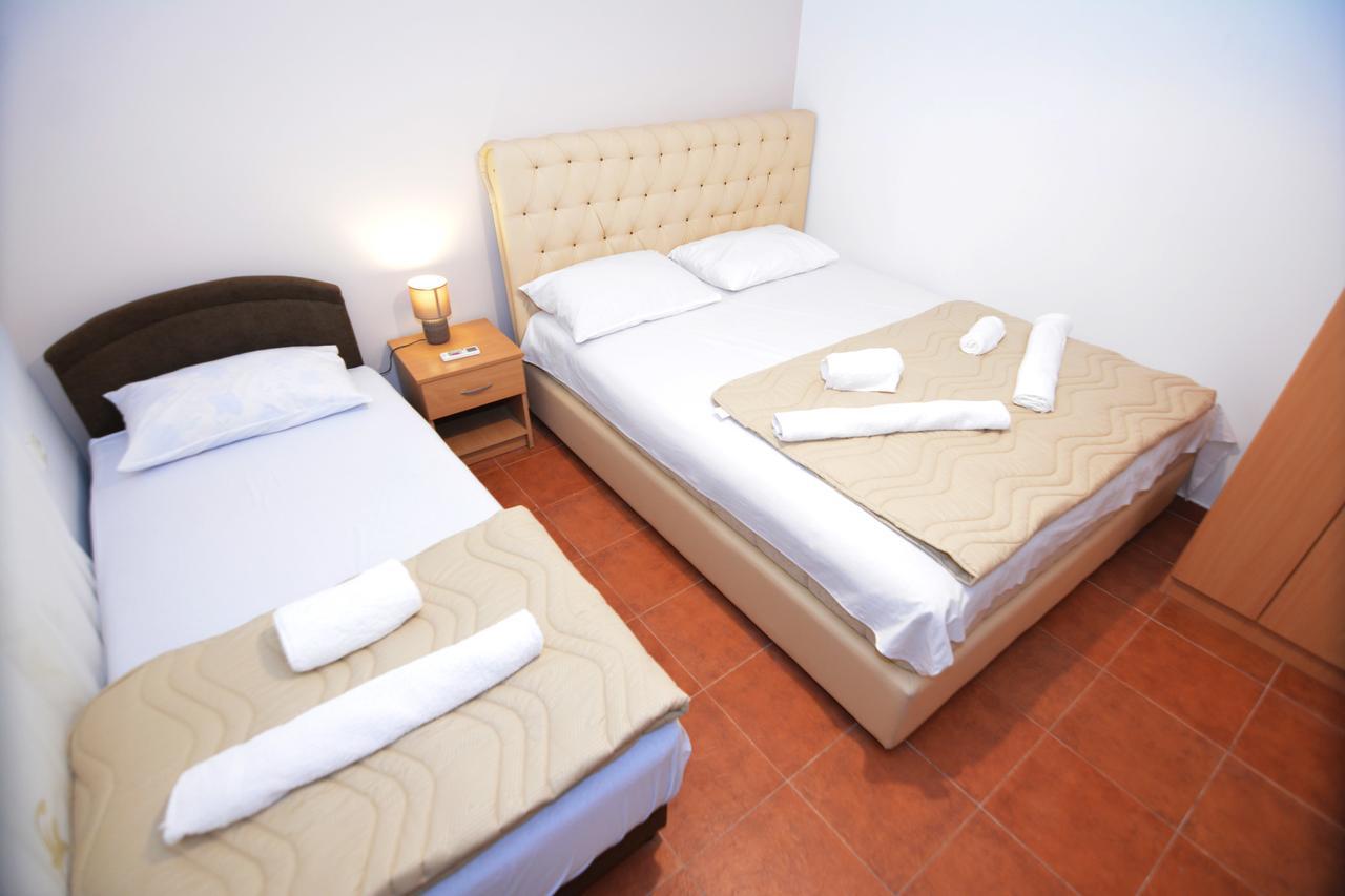 Apartments Jovana Petrovac エクステリア 写真