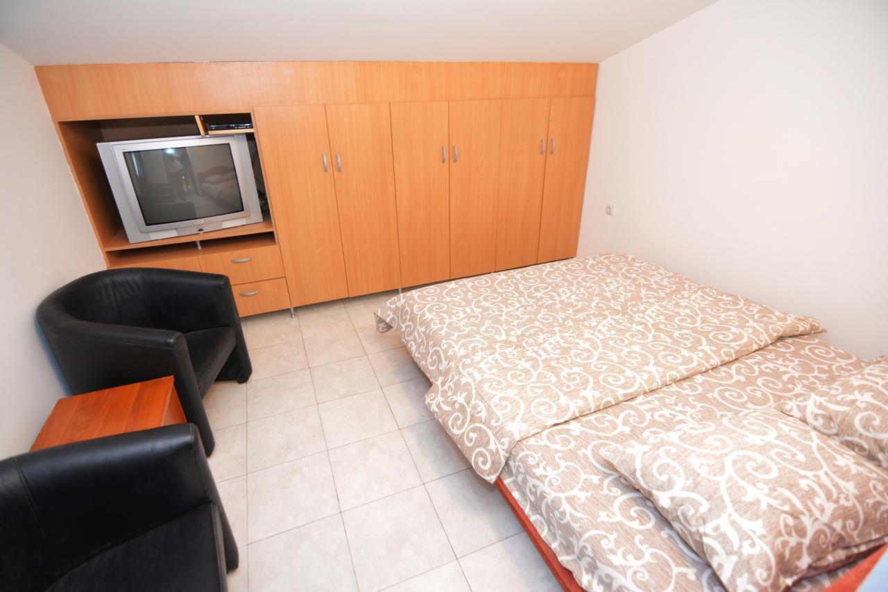 Apartments Jovana Petrovac エクステリア 写真