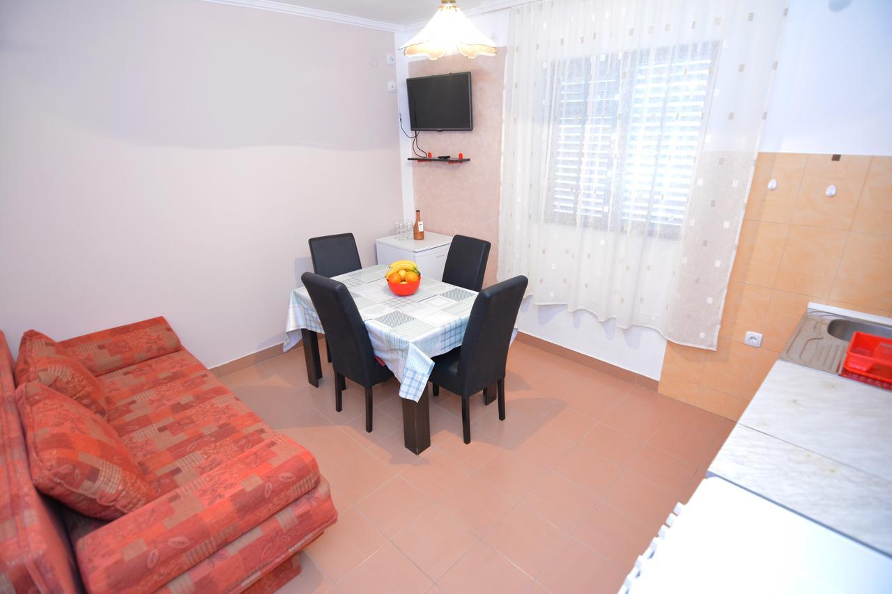 Apartments Jovana Petrovac エクステリア 写真