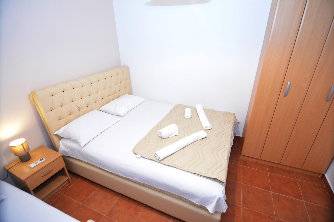 Apartments Jovana Petrovac エクステリア 写真