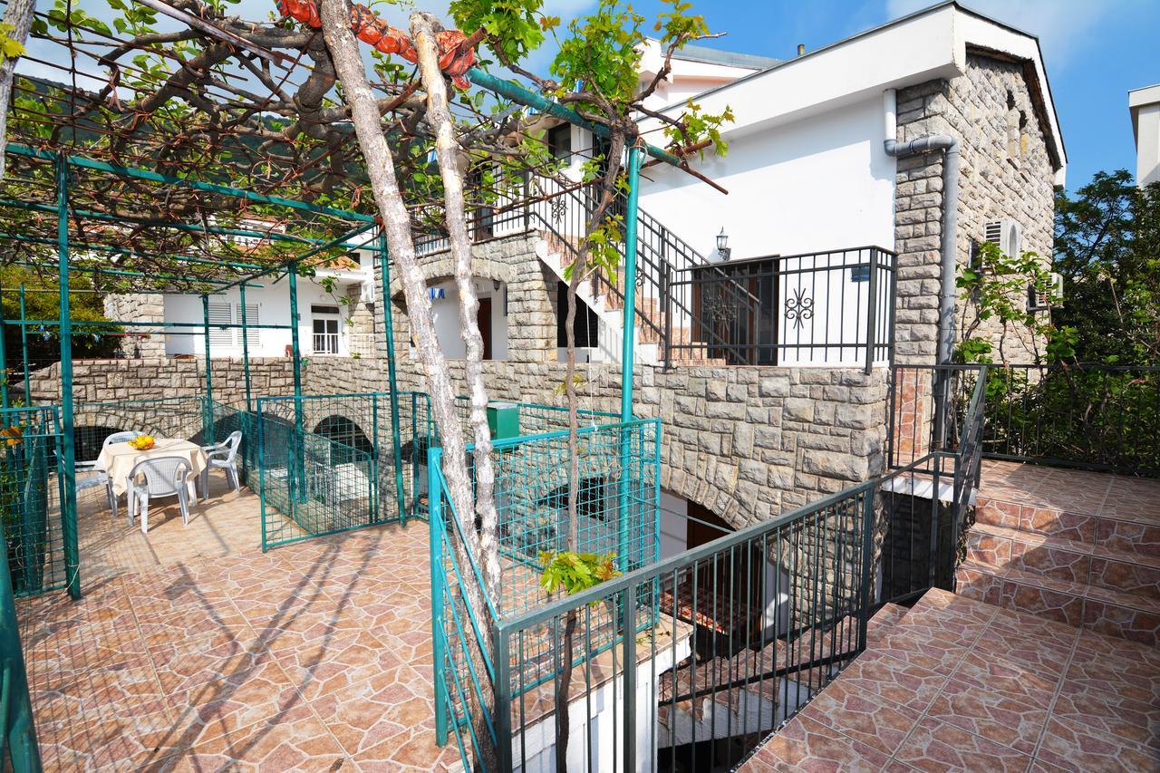 Apartments Jovana Petrovac エクステリア 写真