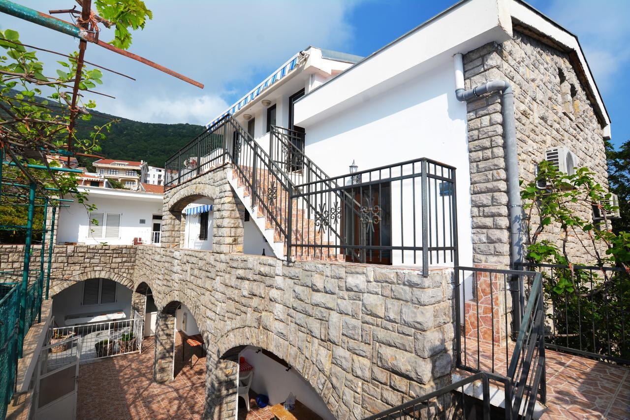 Apartments Jovana Petrovac エクステリア 写真